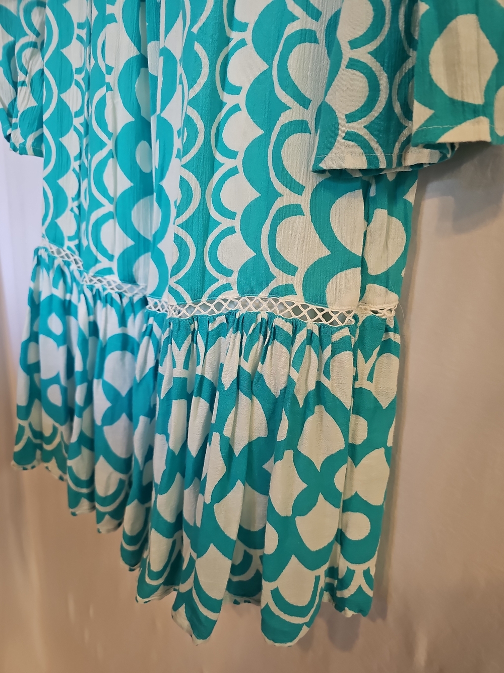Crown & Ivy Off-the-Shoulder Printed Shift Dress | XS - Picture 4 of 7